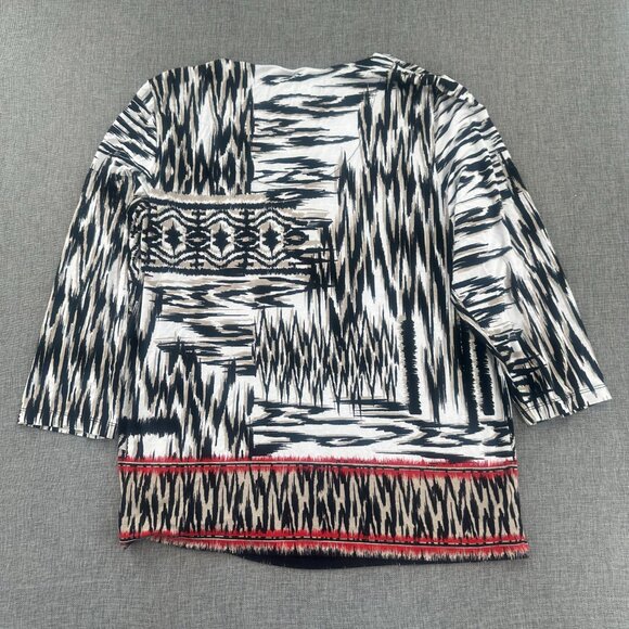 Chico's Tunic Top Ikat Print Black White Red 3/4th Sleeves‎ Size 2 (Large) Rayon - Picture 9 of 10